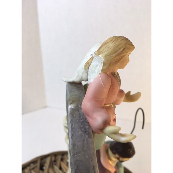 Avon Holiday Treasures Porcelain Figurines Nativity Mary Joseph Jesus 2002 - Picture 4 of 9